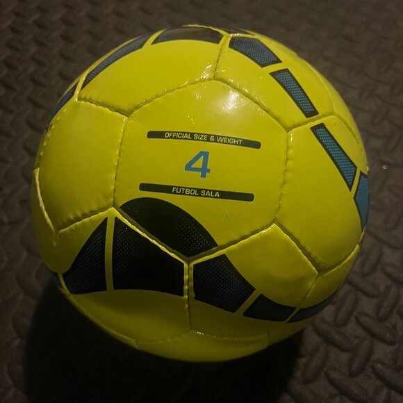 Uhlsport Medusa Anteo Low Bounce High Abrasion Resistance Futsal Ball size 4 IMS - Picture 2 of 7